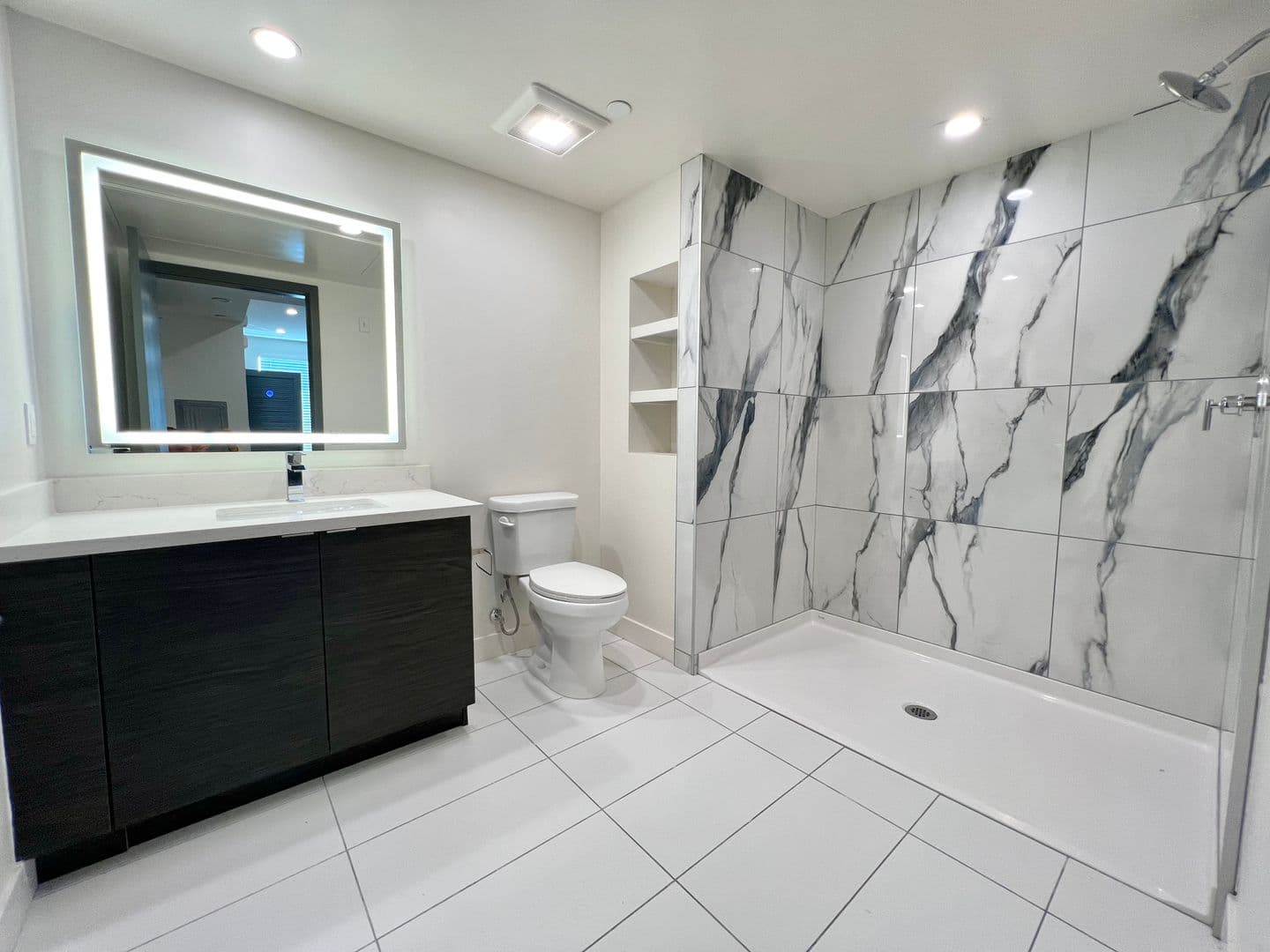 Los Angeles Apartment: 3355 Overland Ave.
