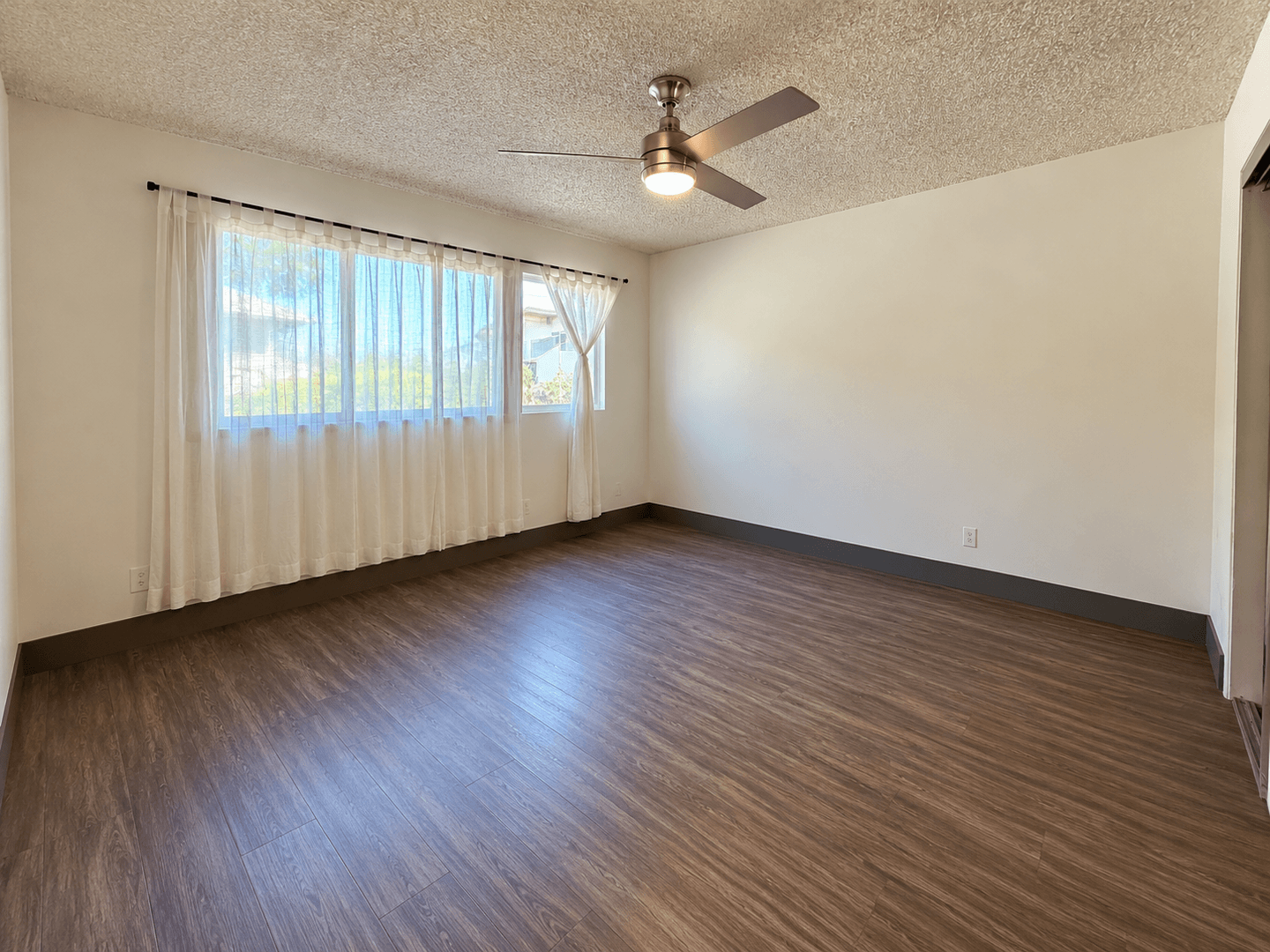 Los Angeles Apartment: 3611 Mentone Ave