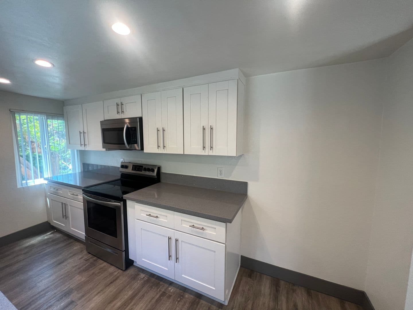 Los Angeles Apartment: 1444 Centinela Ave