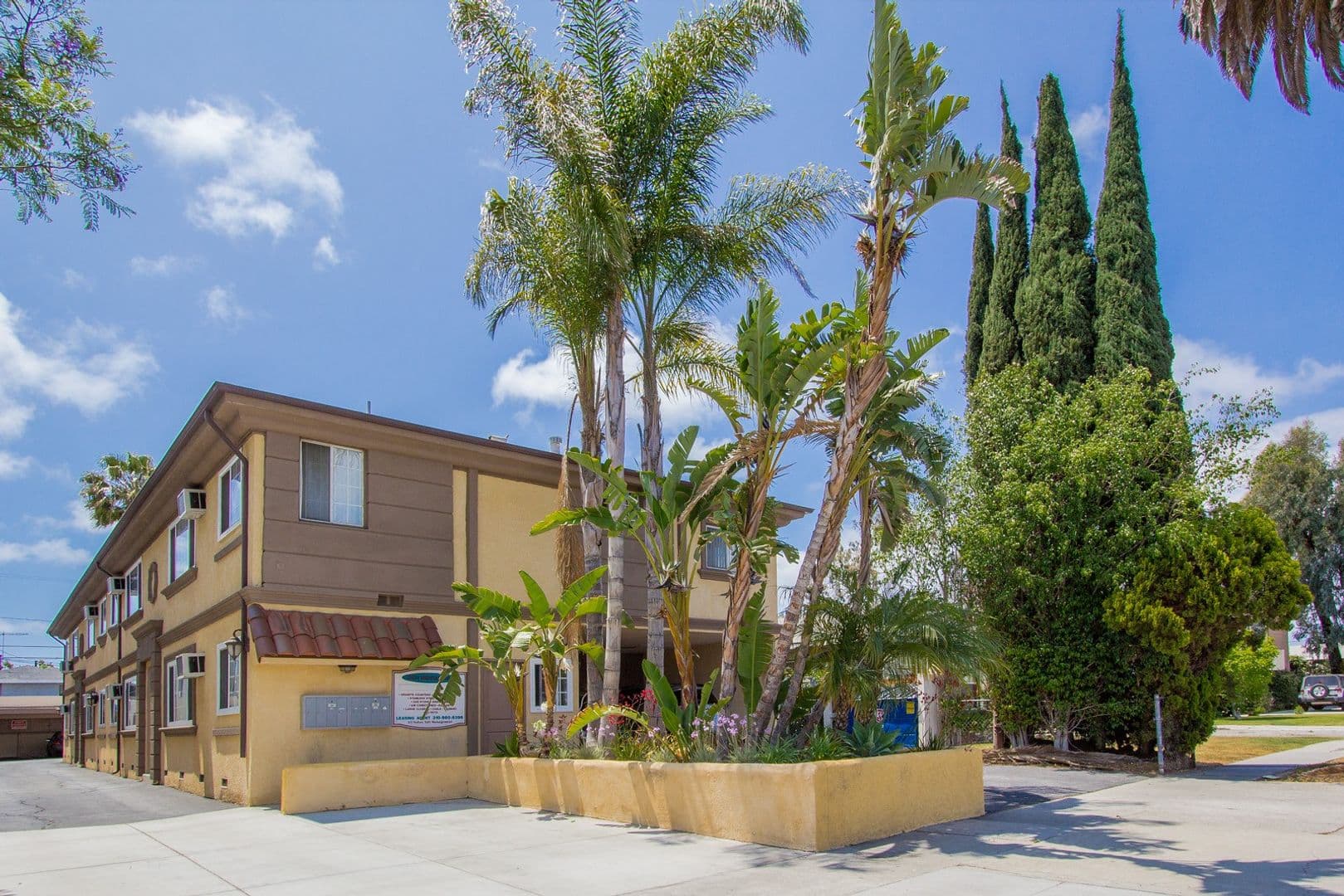 Los Angeles Apartment: 3631 Midvale Ave