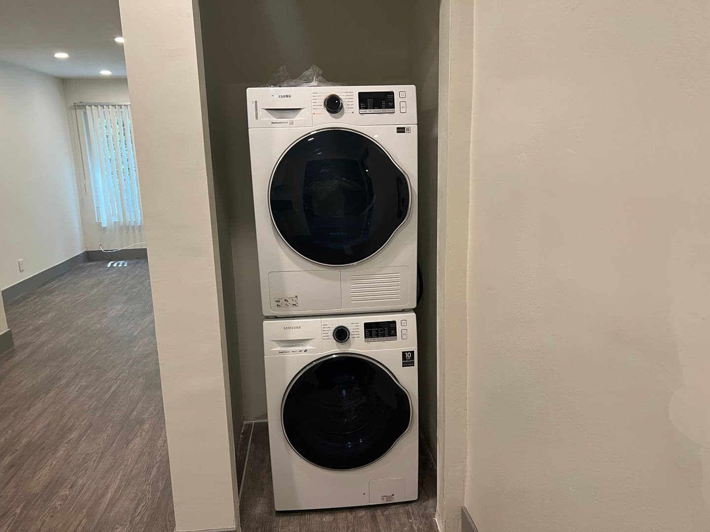 Los Angeles Apartment: 10779 Woodbine St.