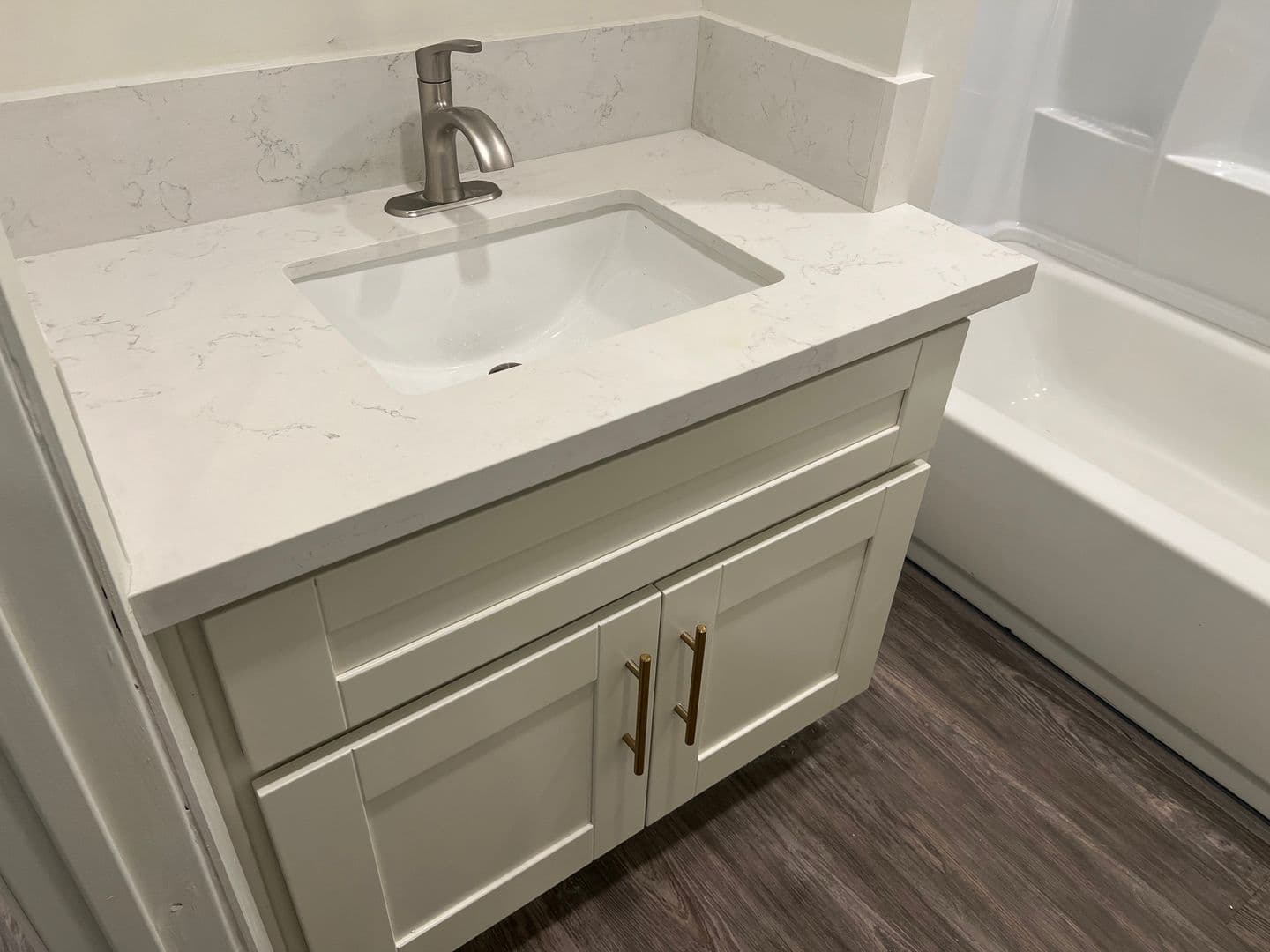 Los Angeles Apartment: 10779 Woodbine St.