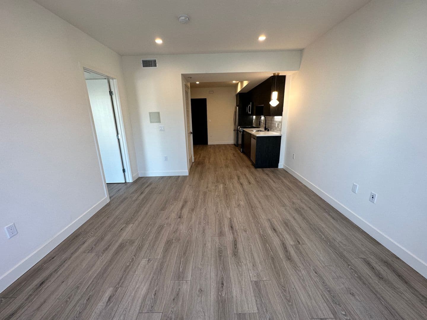 Los Angeles Apartment: 3355 Overland Ave.