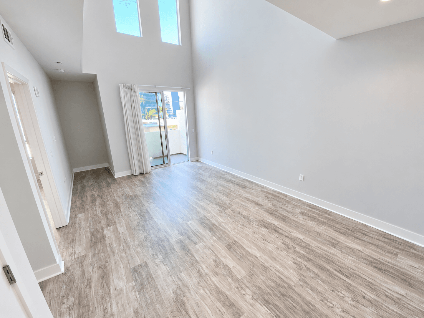 Los Angeles Apartment: 11929 Courtleigh Dr