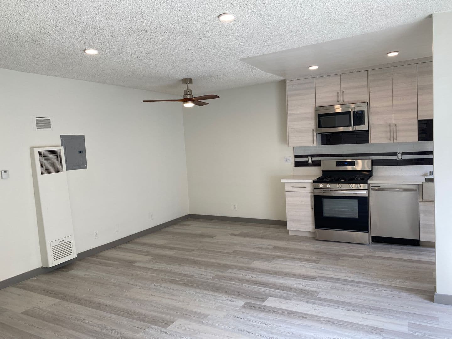 Los Angeles Apartment: 3317 Keystone Ave