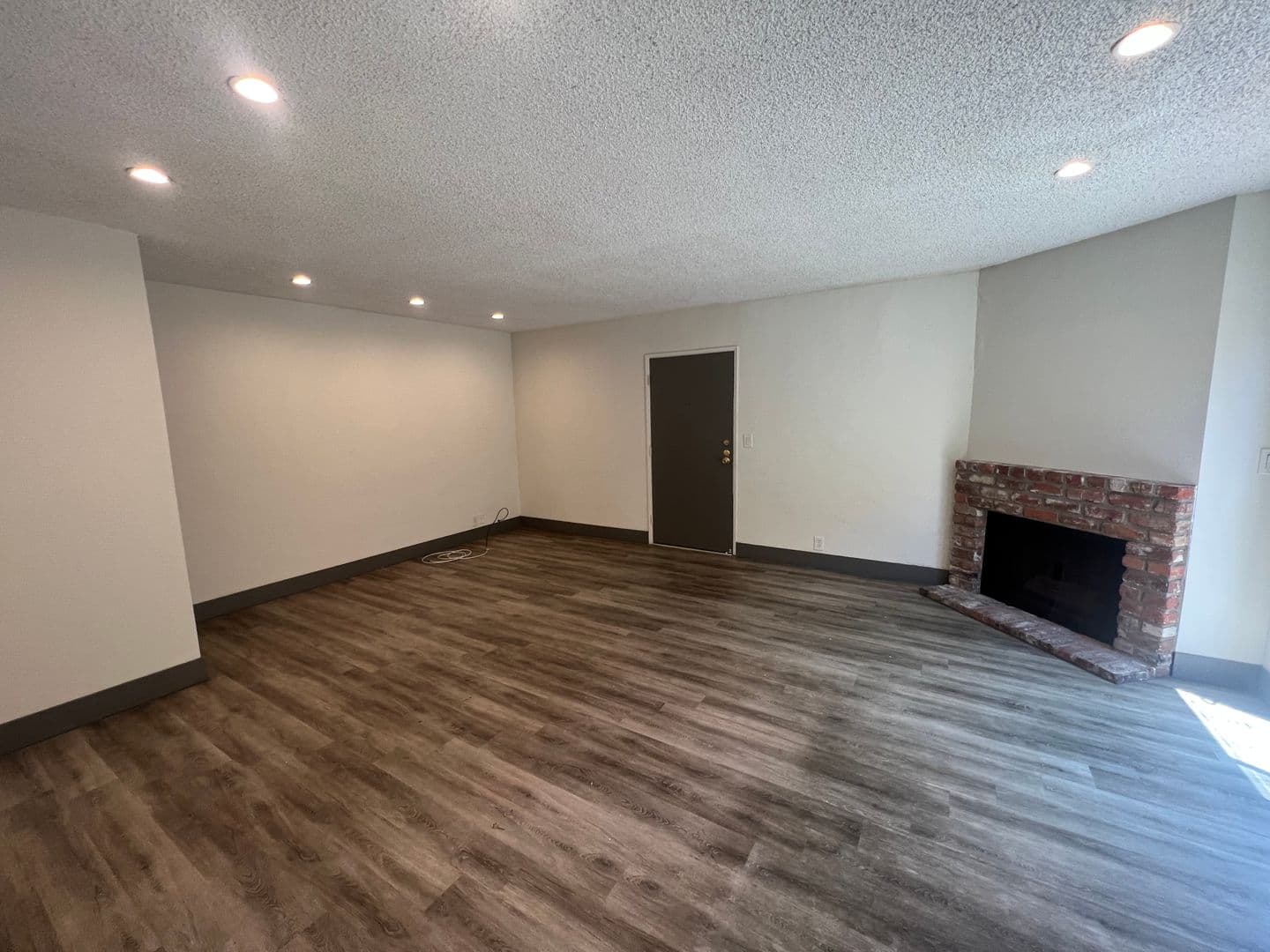 Los Angeles Apartment: 1444 Centinela Ave