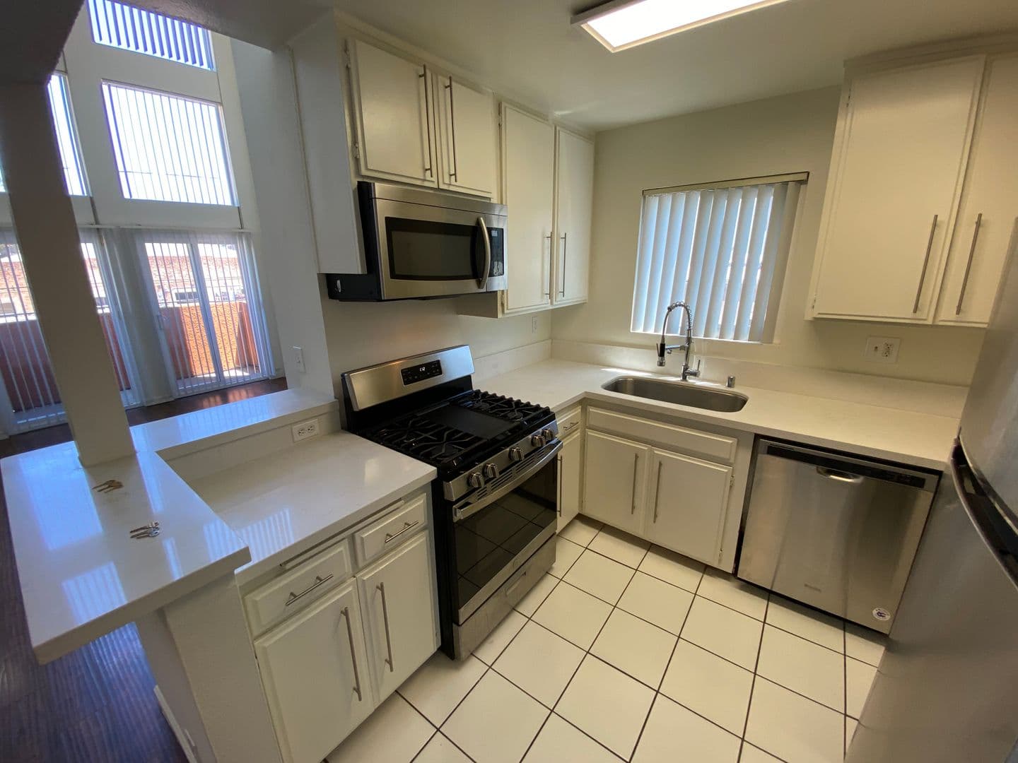 Los Angeles Apartment: 3722 Canfield Ave