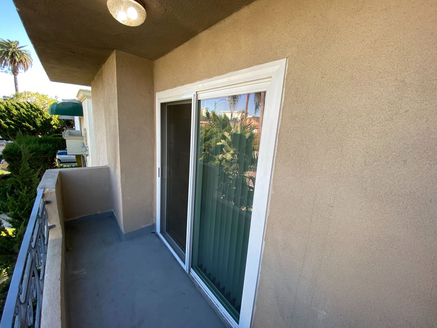 Los Angeles Apartment: 3611 Mentone Ave