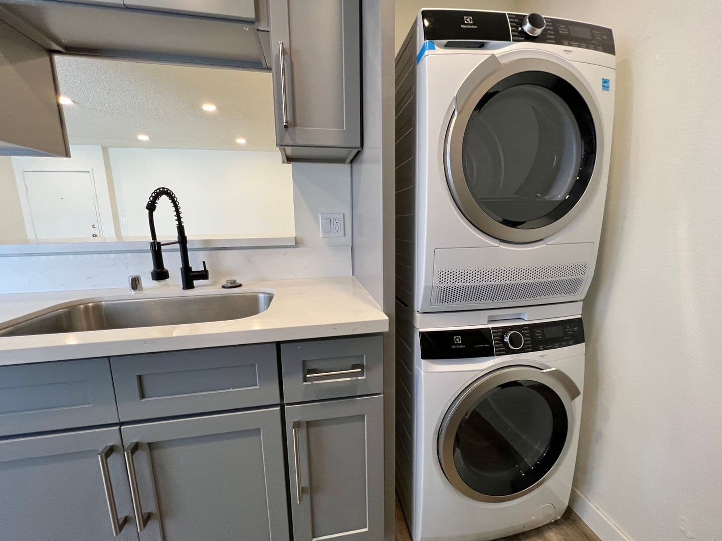 Los Angeles Apartment: 3546 Hughes Ave