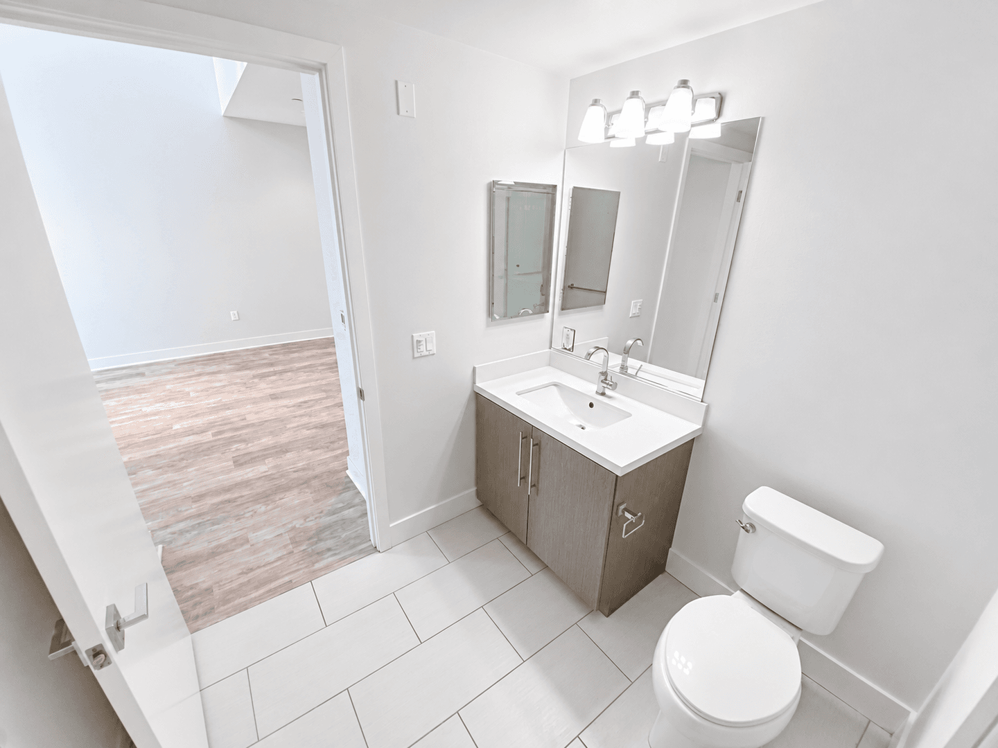 Los Angeles Apartment: 11929 Courtleigh Dr