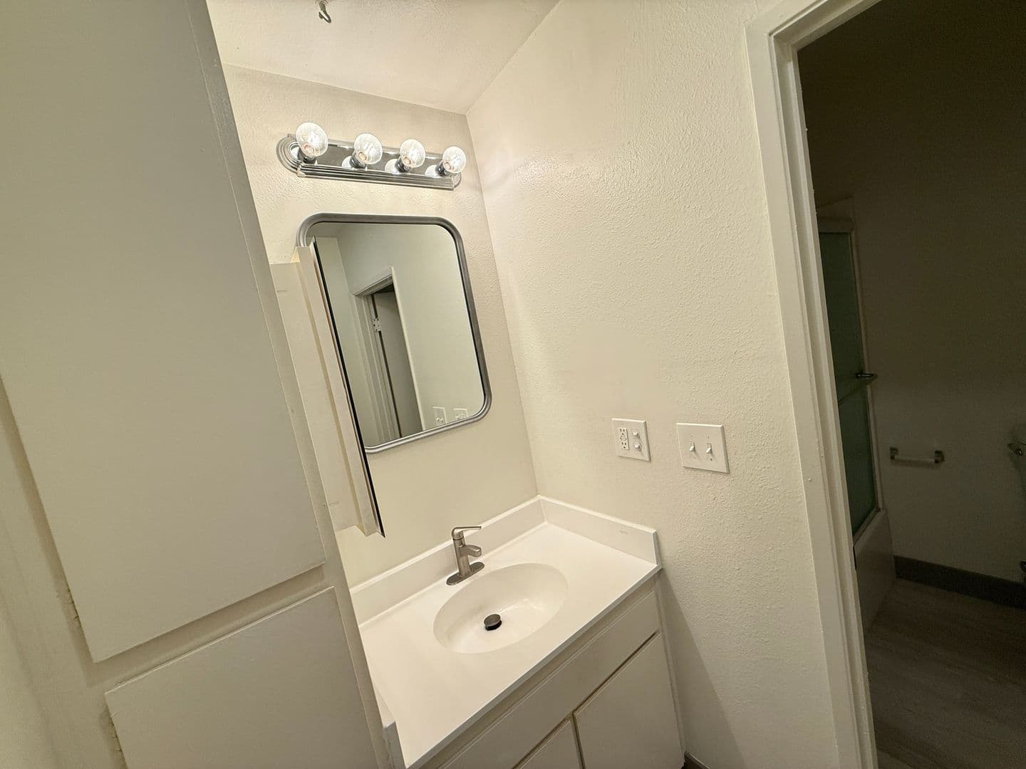 Los Angeles Apartment: 3735 Canfield Ave
