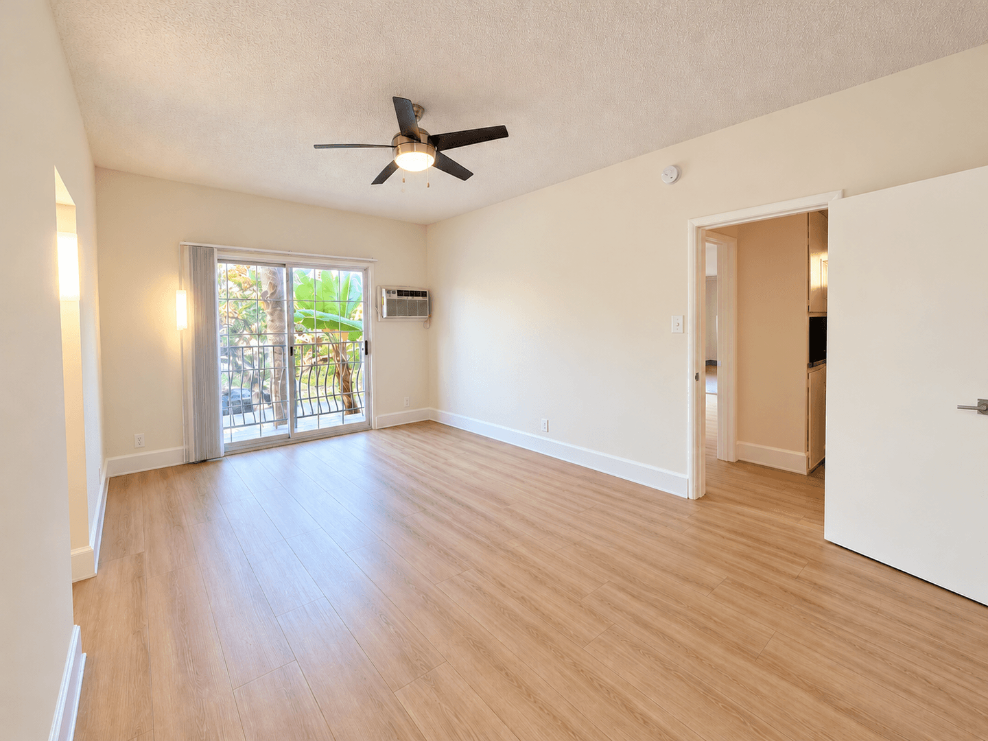 Los Angeles Apartment: 3729 Clarington Ave
