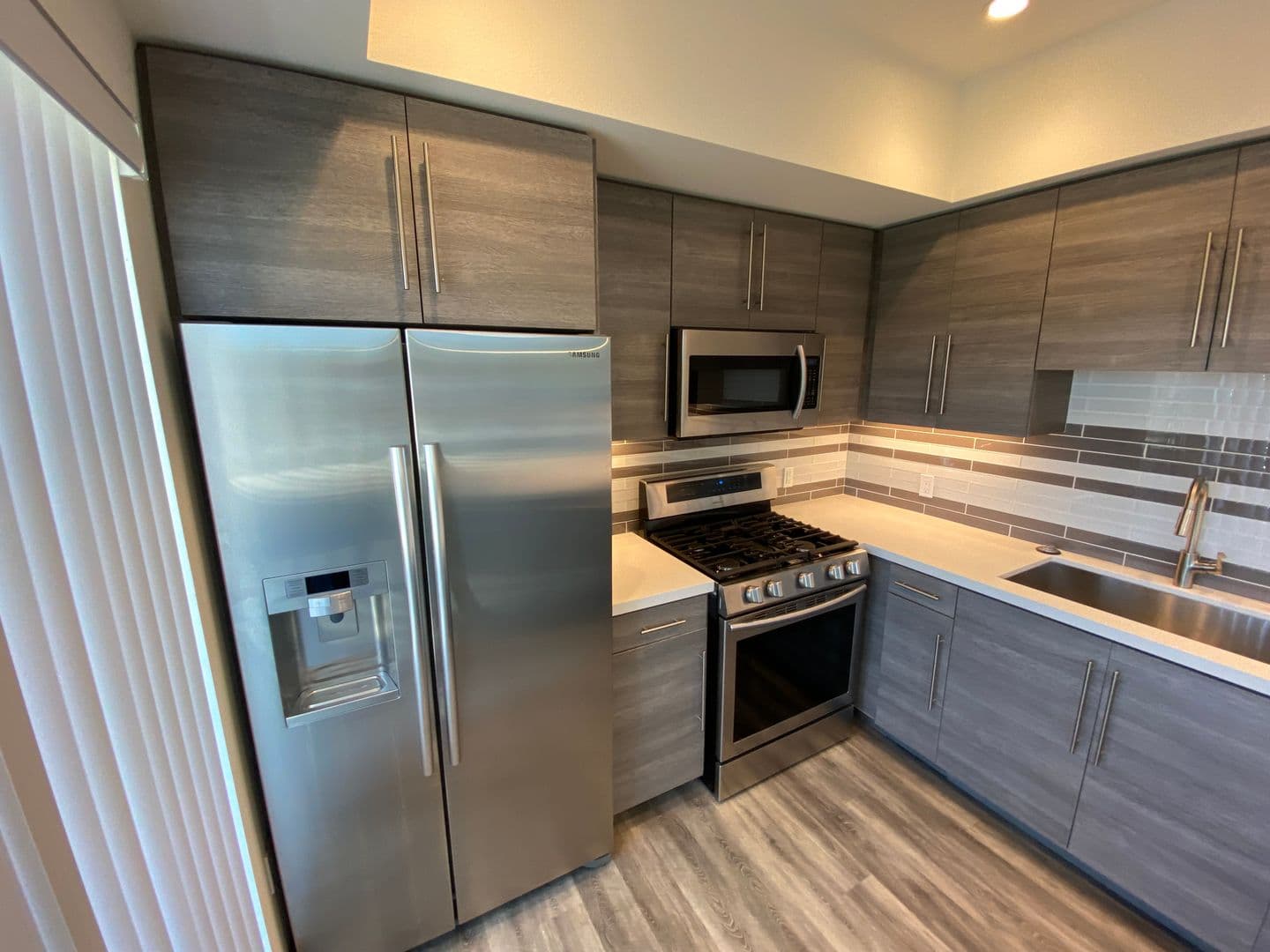 Los Angeles Apartment: 3743 Midvale Ave