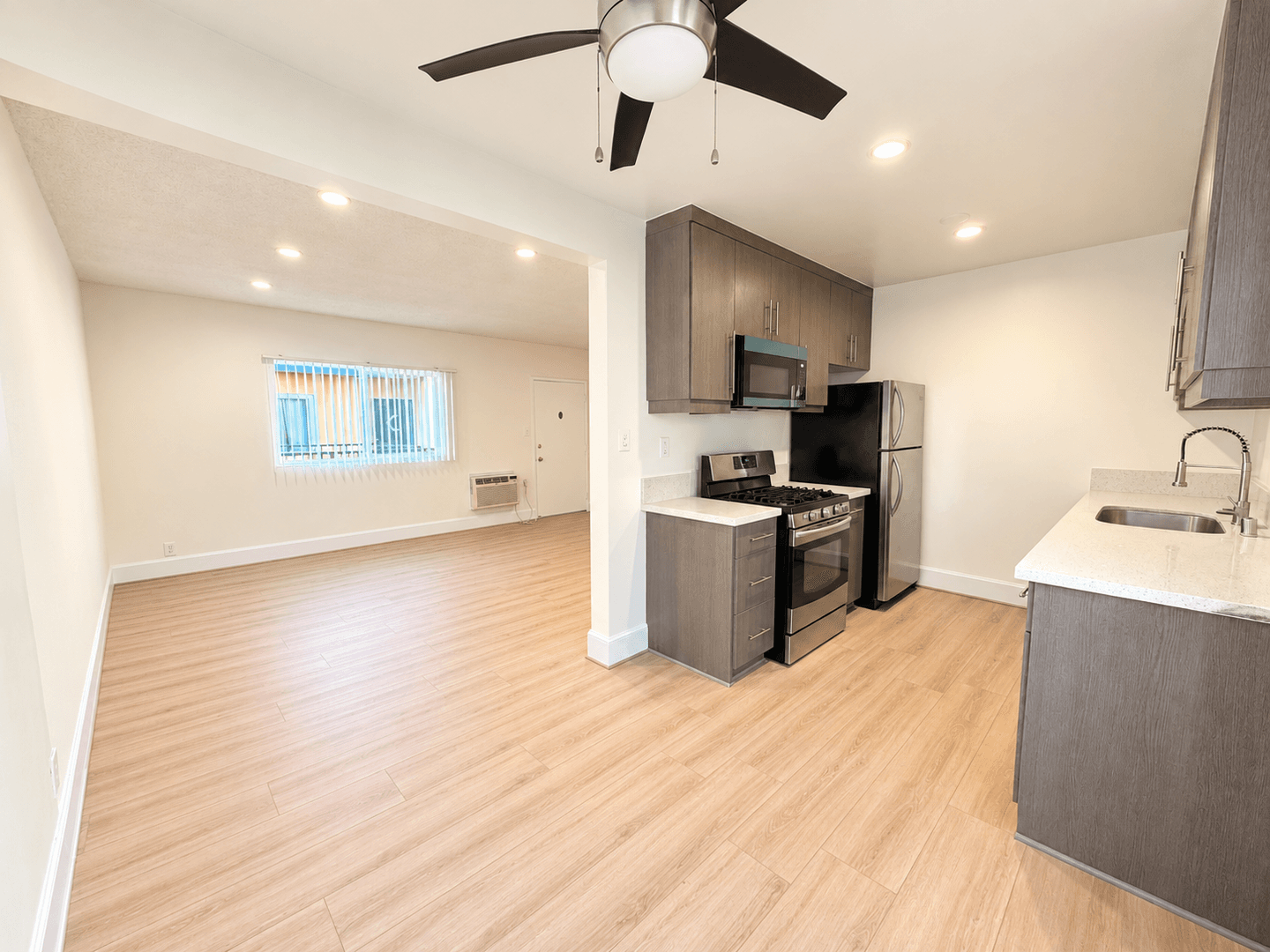 Los Angeles Apartment: 3729 Clarington Ave