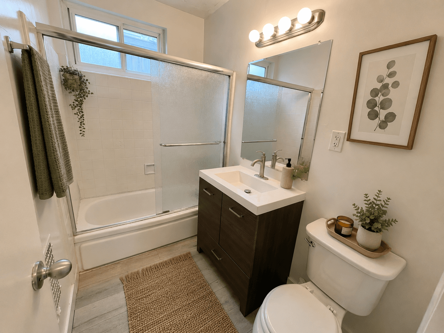Los Angeles Apartment: 3728 Bentley Ave.