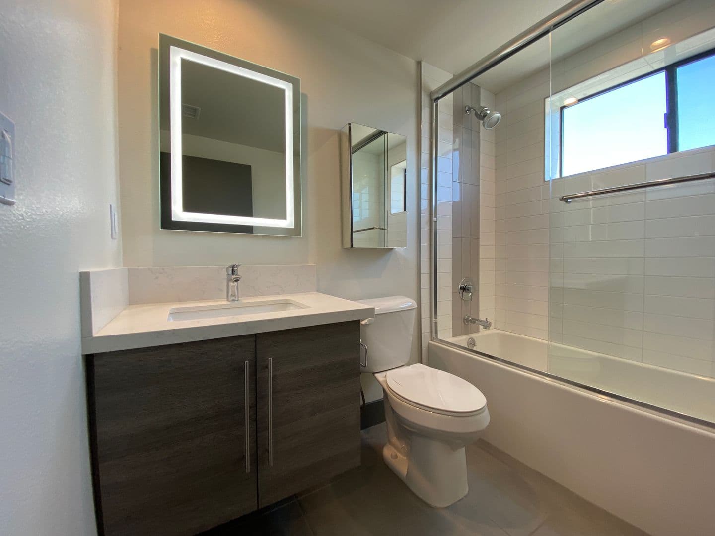 Los Angeles Apartment: 3743 Midvale Ave