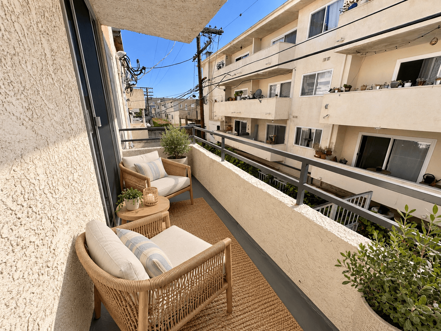 Los Angeles Apartment: 3715 Canfield Ave