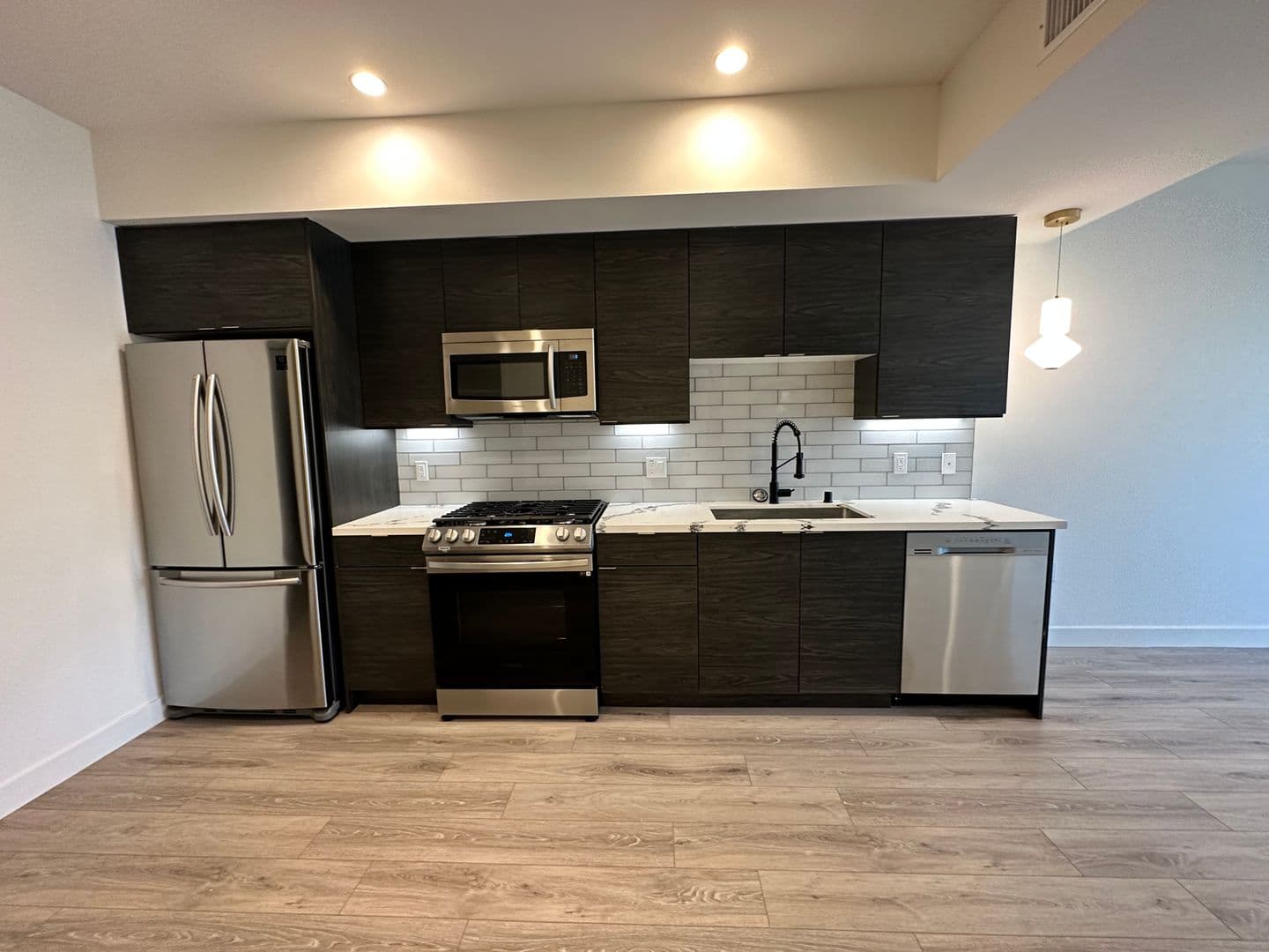 Los Angeles Apartment: 3355 Overland Ave.