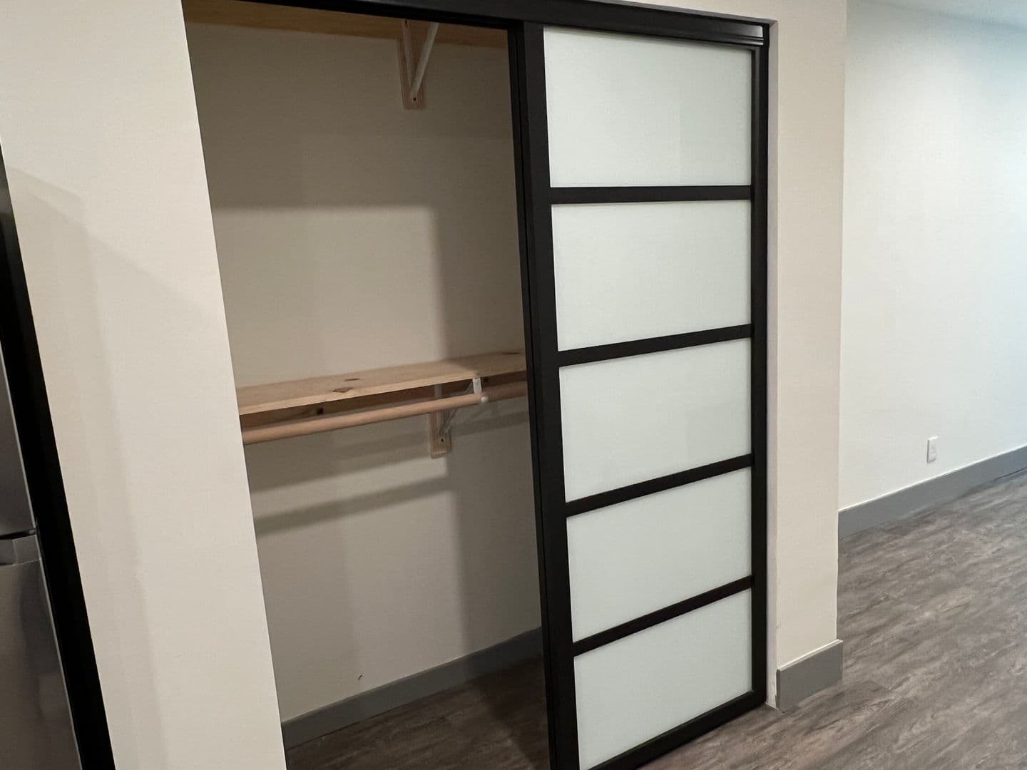 Los Angeles Apartment: 10779 Woodbine St.