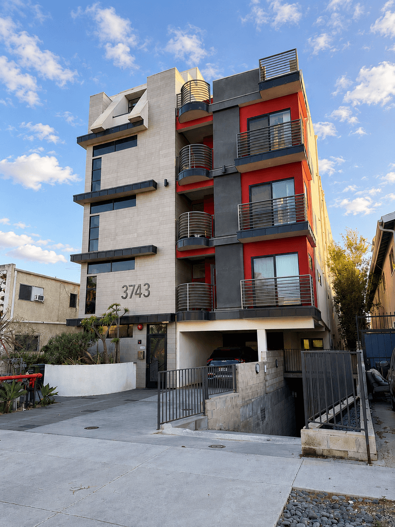 Los Angeles Apartment: 3743 Midvale Ave