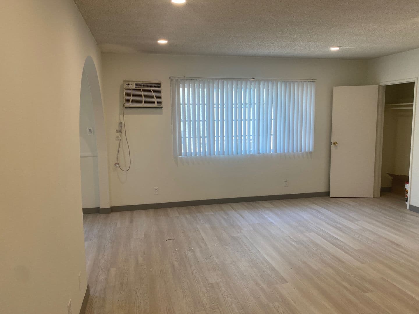 Los Angeles Apartment: 3631 Midvale Ave
