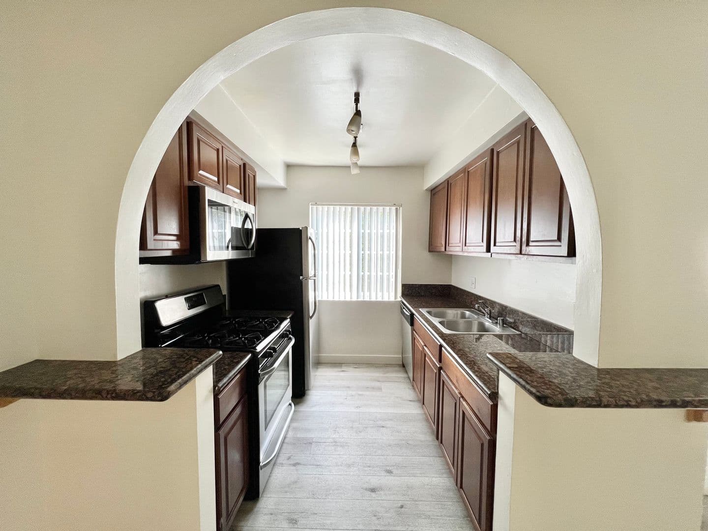 Los Angeles Apartment: 3728 Bentley Ave.