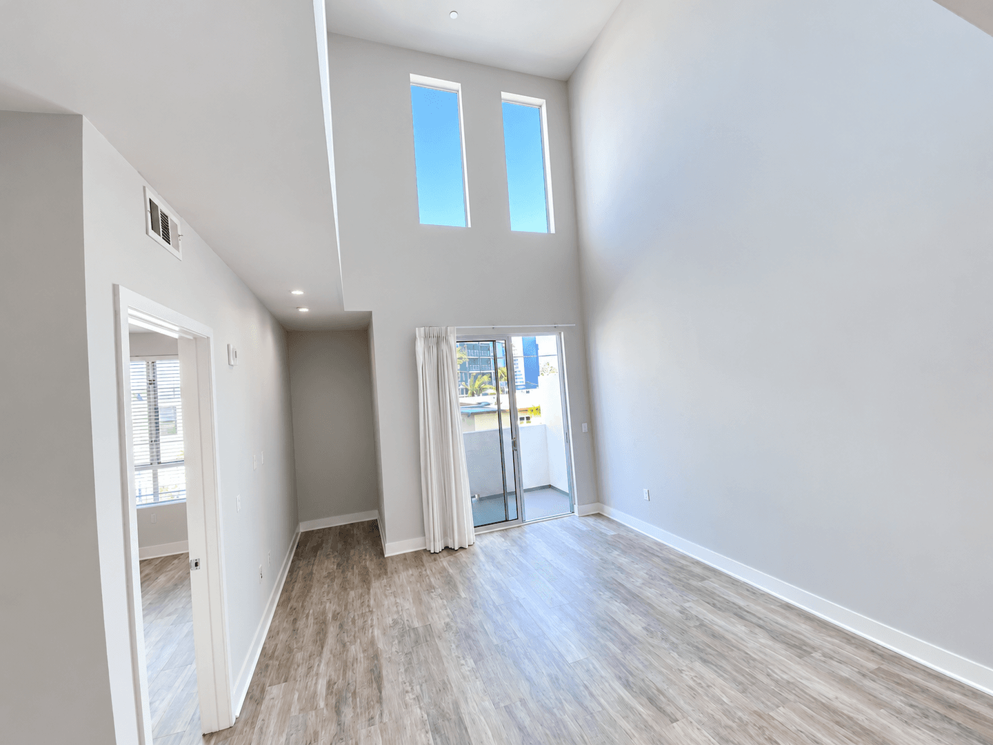 Los Angeles Apartment: 11929 Courtleigh Dr