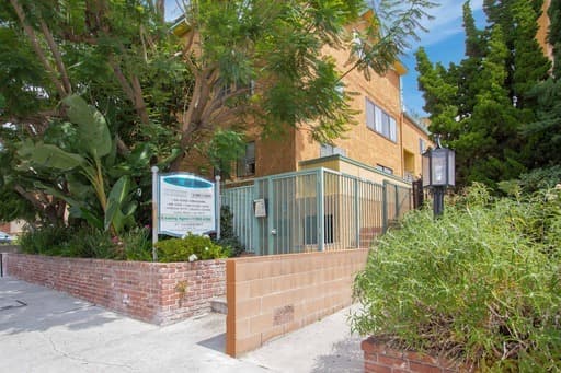 Los Angeles Apartment: 1444 Centinela Ave