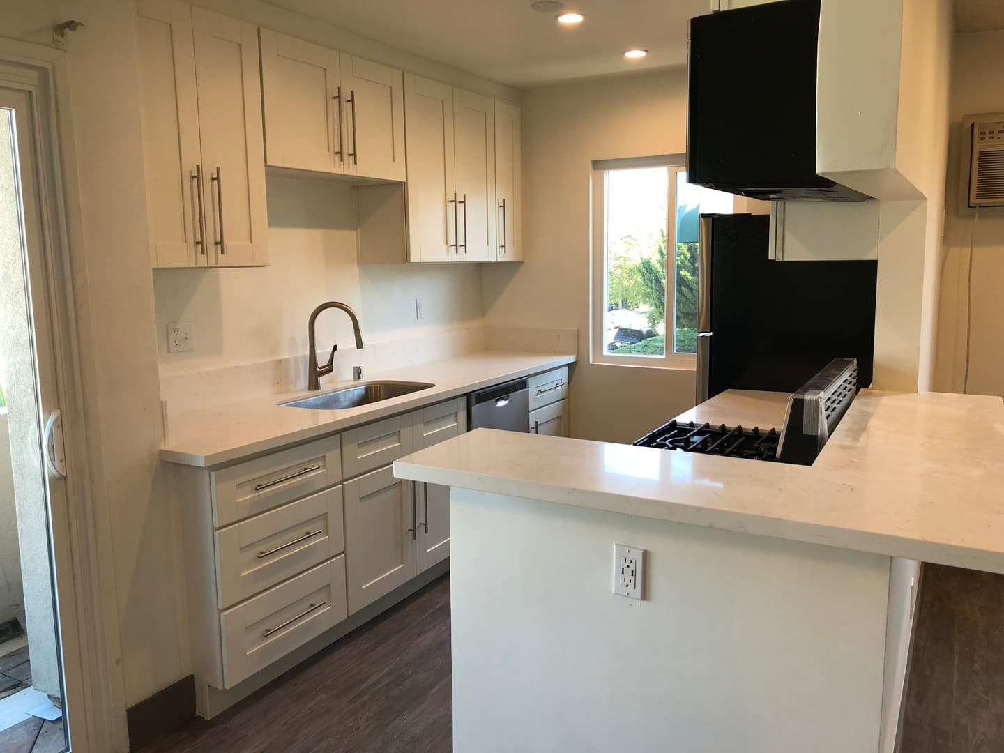 Los Angeles Apartment: 3611 Mentone Ave