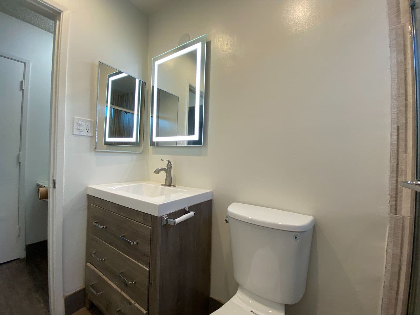 Los Angeles Apartment: 3611 Mentone Ave