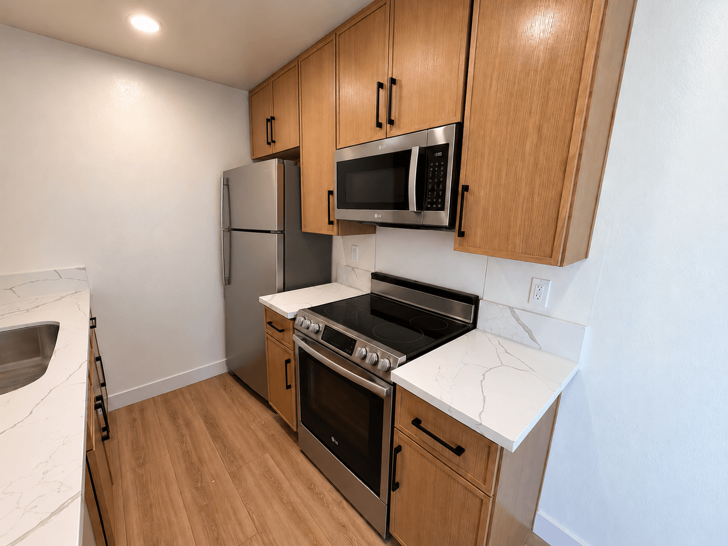 Los Angeles Apartment: 3432 34 Centinela Ave