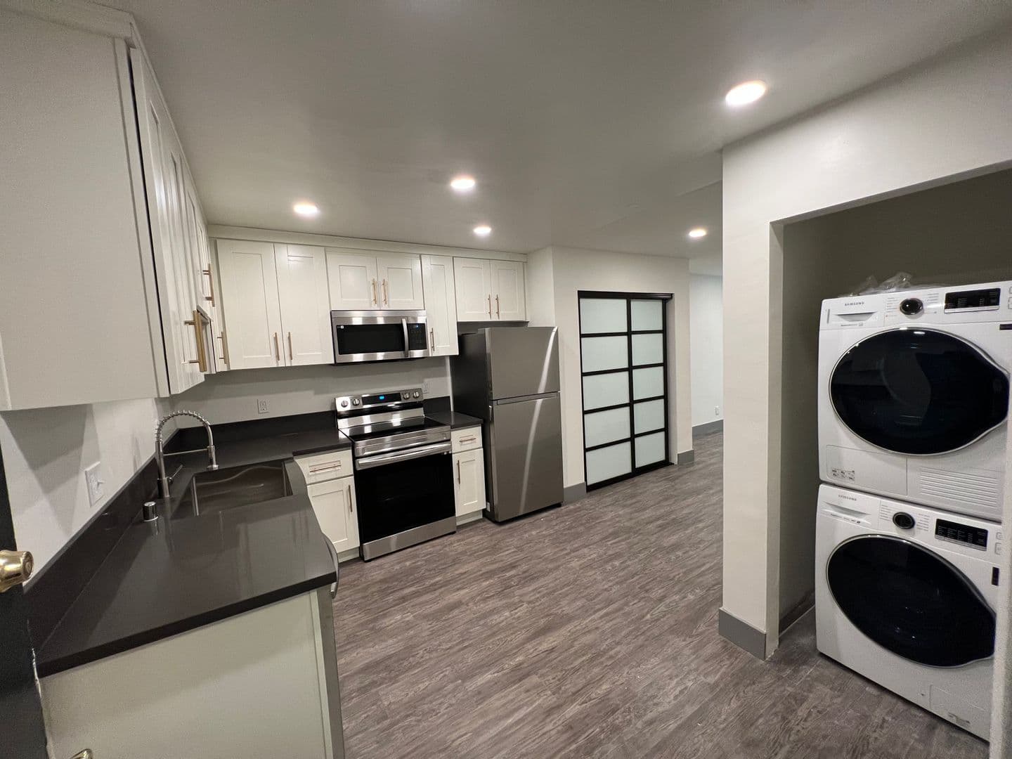 Los Angeles Apartment: 10779 Woodbine St.