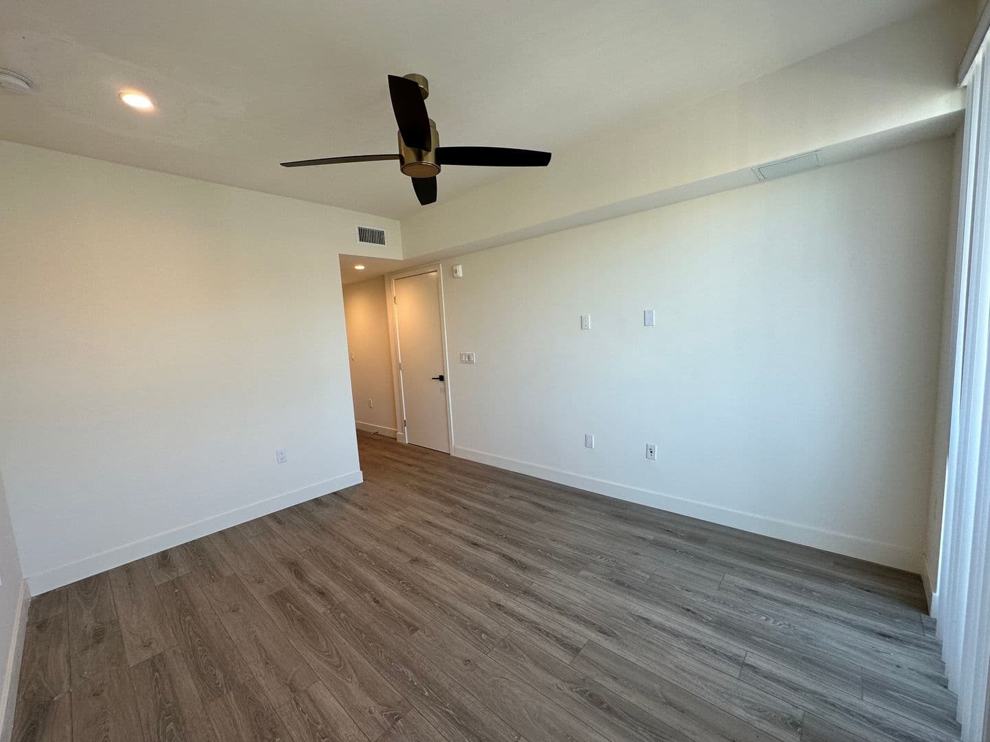 Los Angeles Apartment: 3355 Overland Ave.