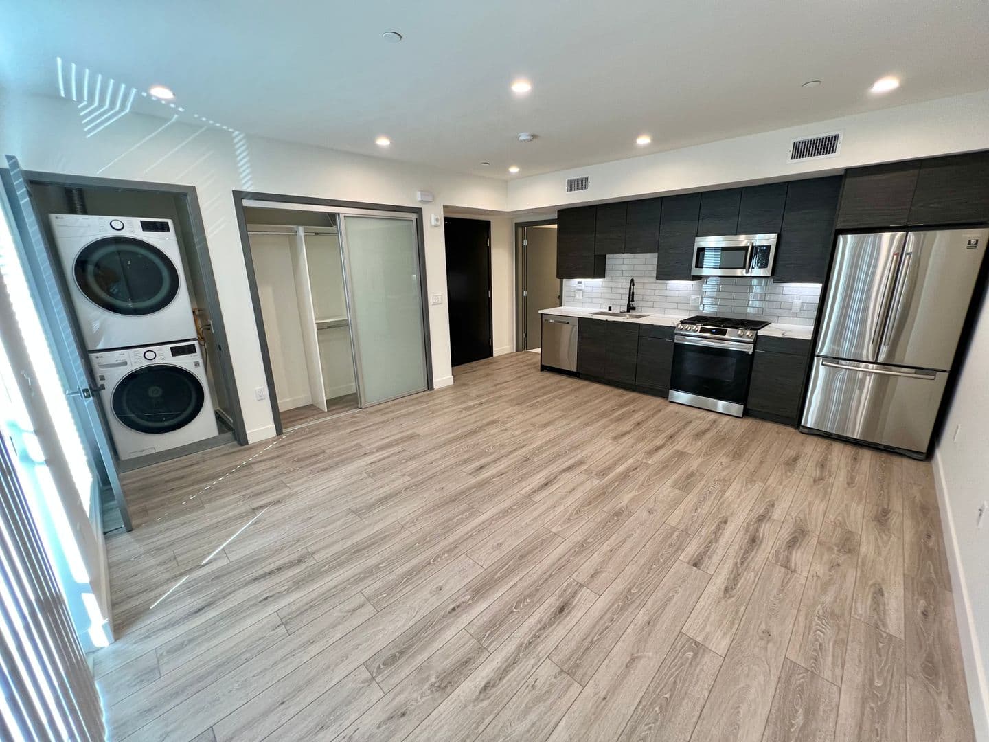 Los Angeles Apartment: 3355 Overland Ave.