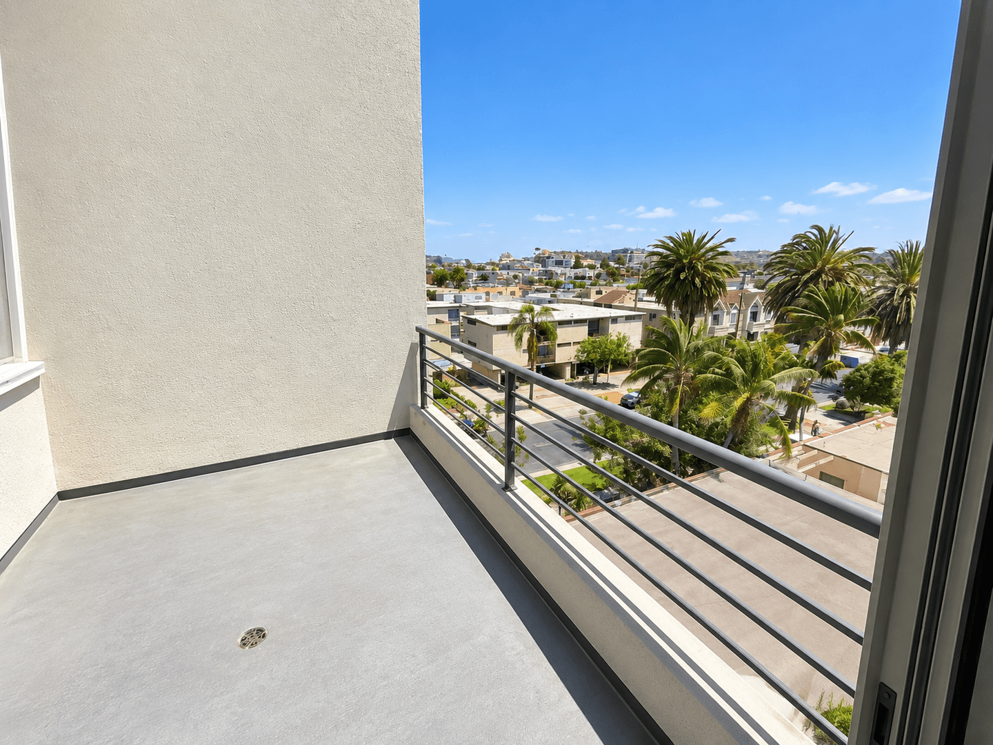 Los Angeles Apartment: 3743 Midvale Ave