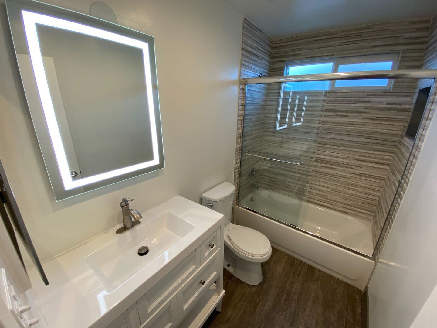 Los Angeles Apartment: 3611 Mentone Ave