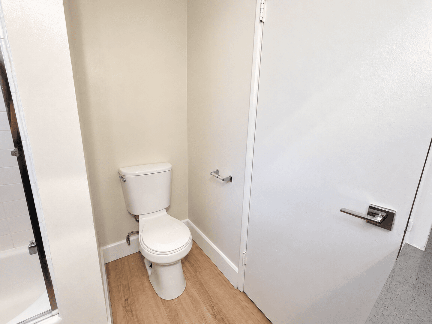 Los Angeles Apartment: 3729 Clarington Ave