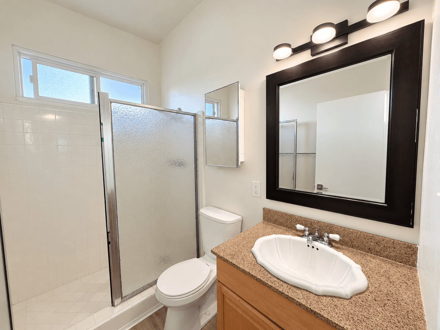 Los Angeles Apartment: 3729 Clarington Ave