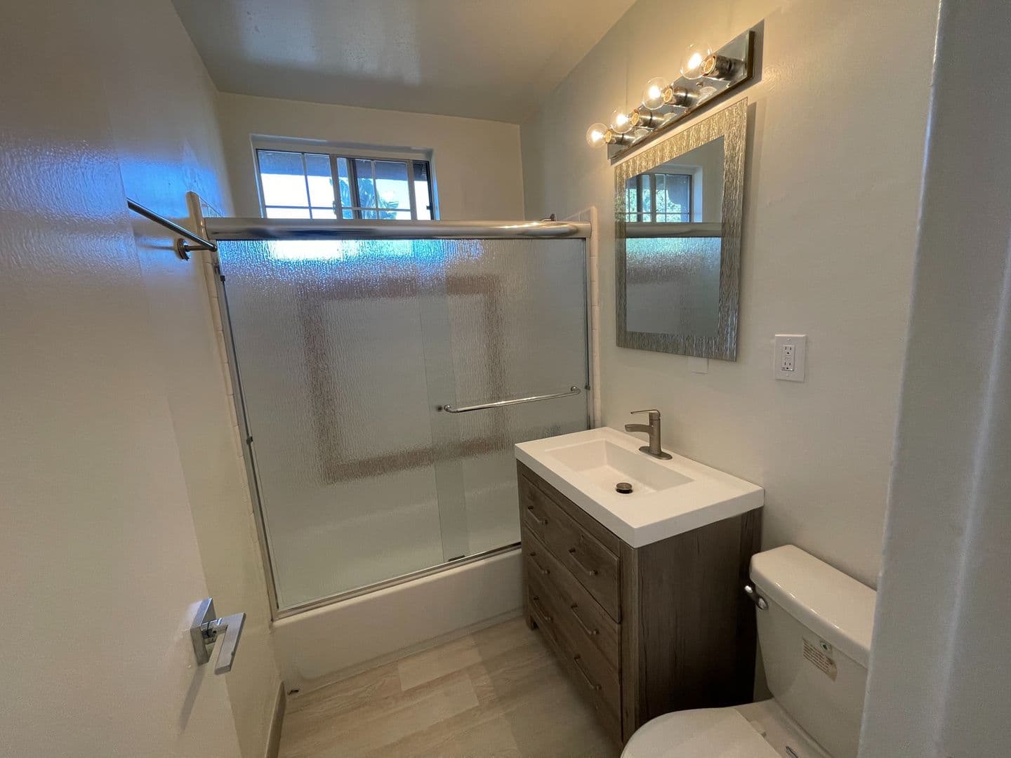 Los Angeles Apartment: 3631 Midvale Ave