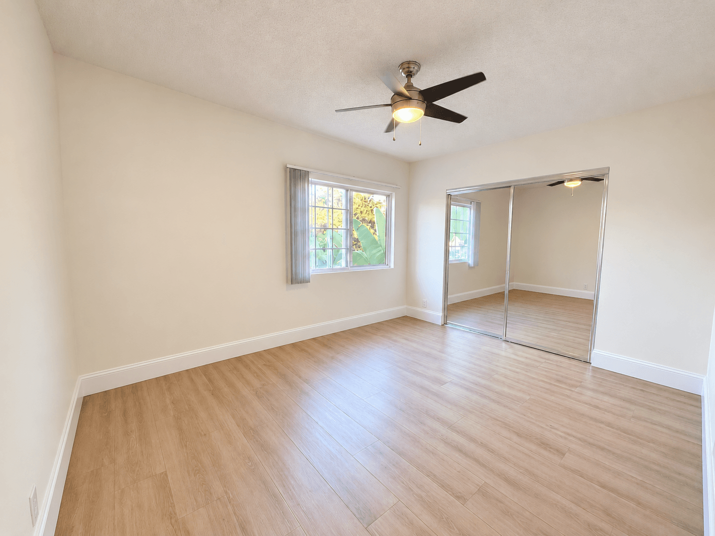 Los Angeles Apartment: 3729 Clarington Ave