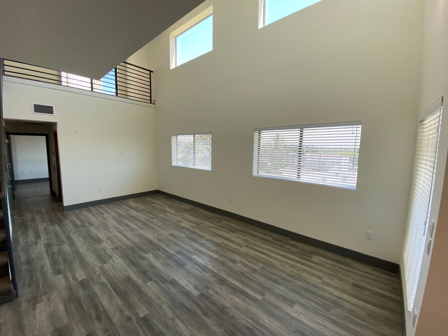 Los Angeles Apartment: 3743 Midvale Ave