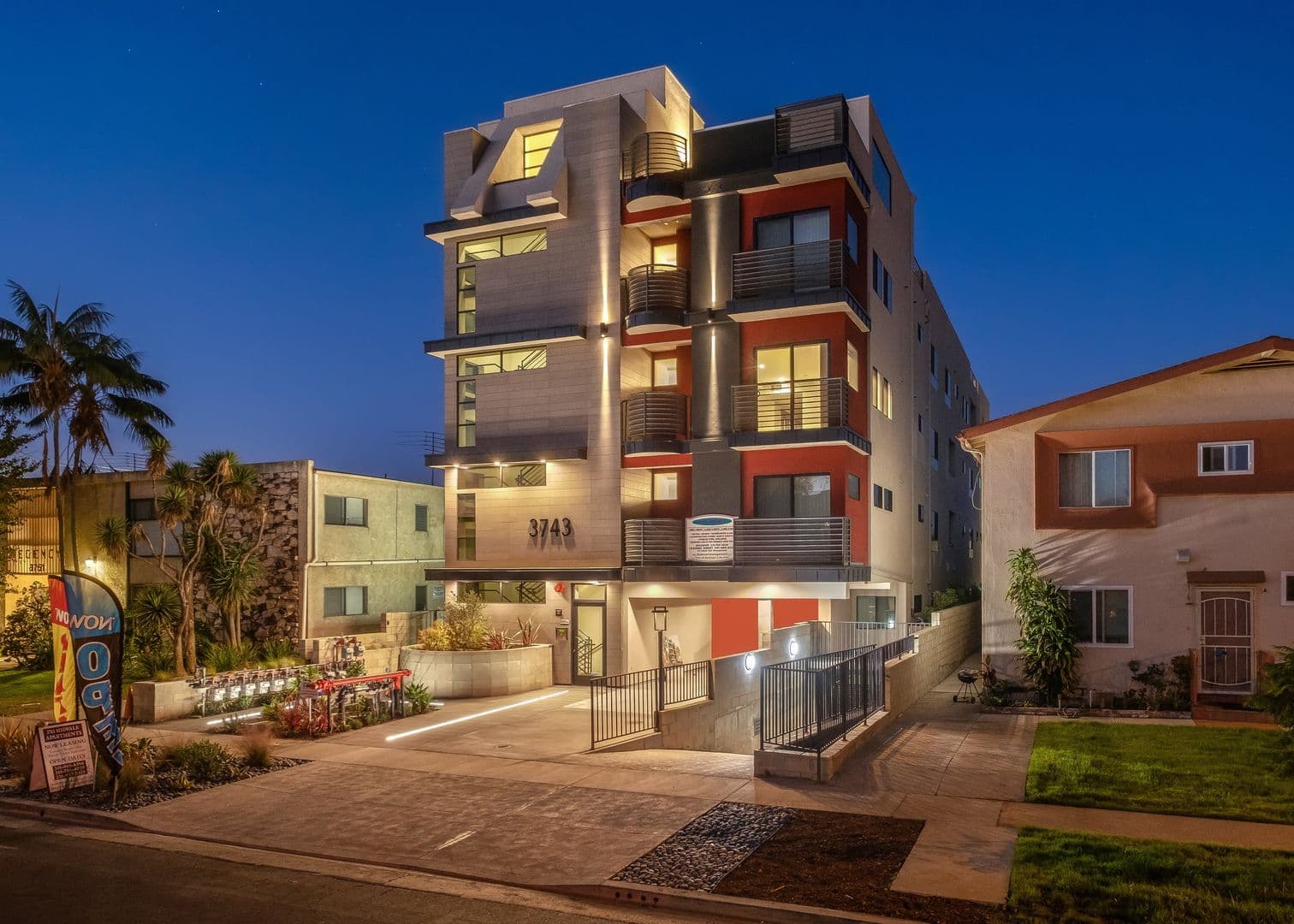 Los Angeles Apartment: 3743 Midvale Ave