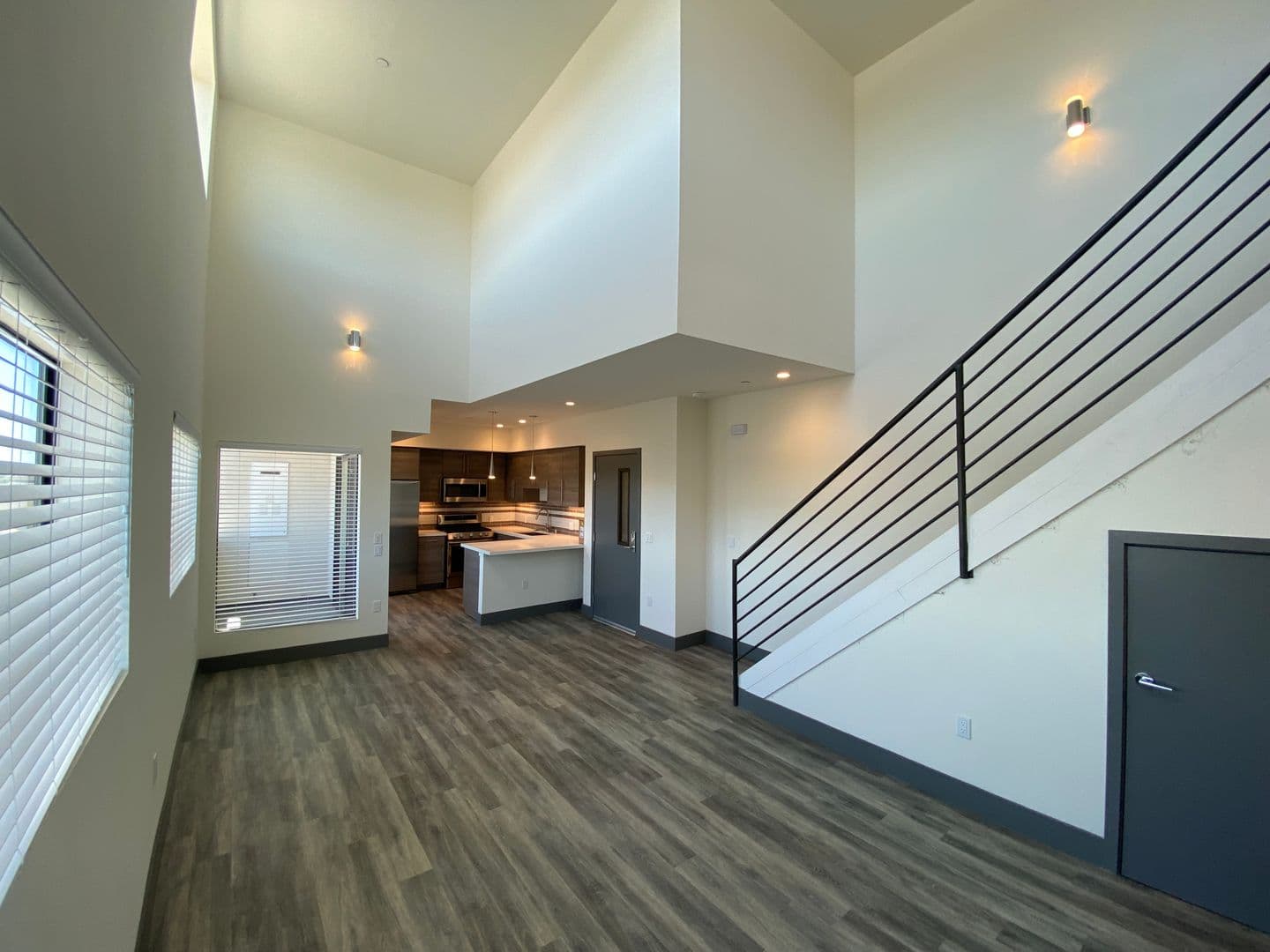 Los Angeles Apartment: 3743 Midvale Ave