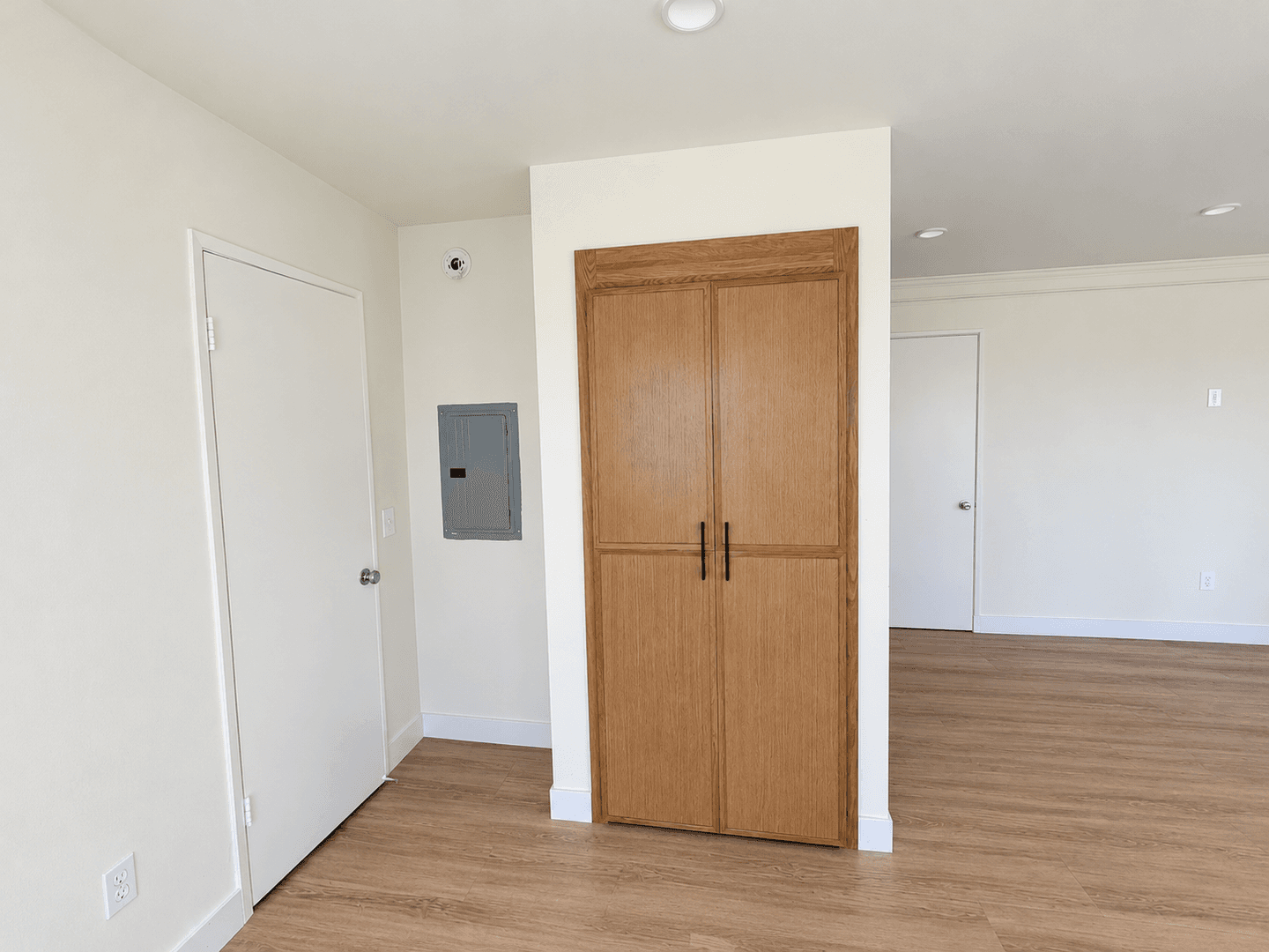 Los Angeles Apartment: 3432 34 Centinela Ave