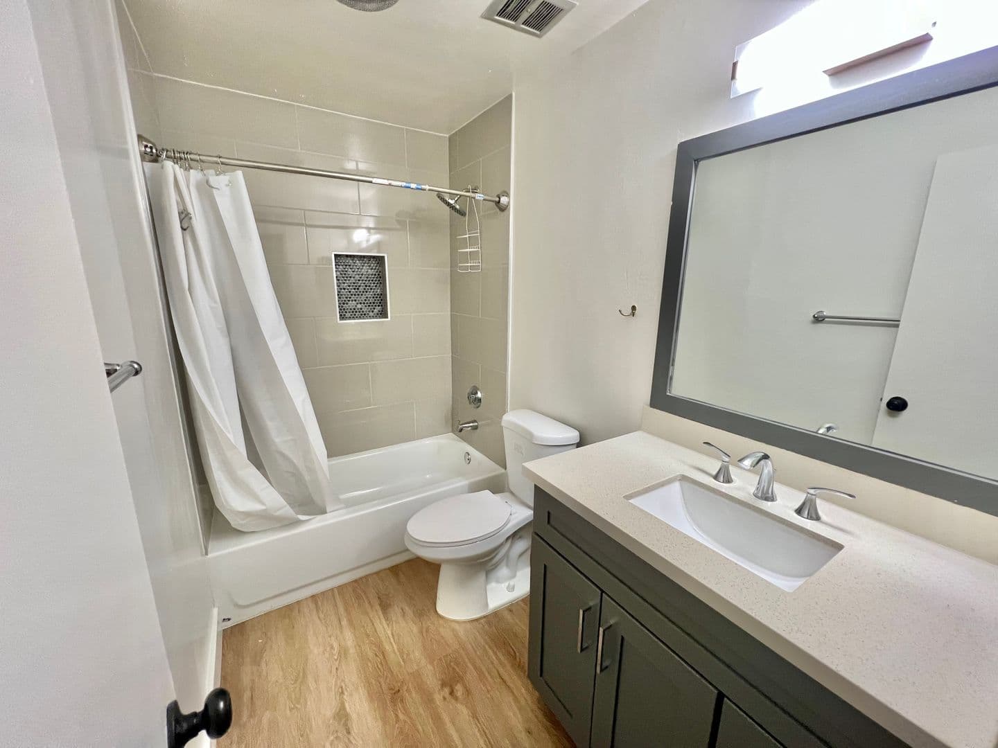 Los Angeles Apartment: 3532 Keystone Ave.