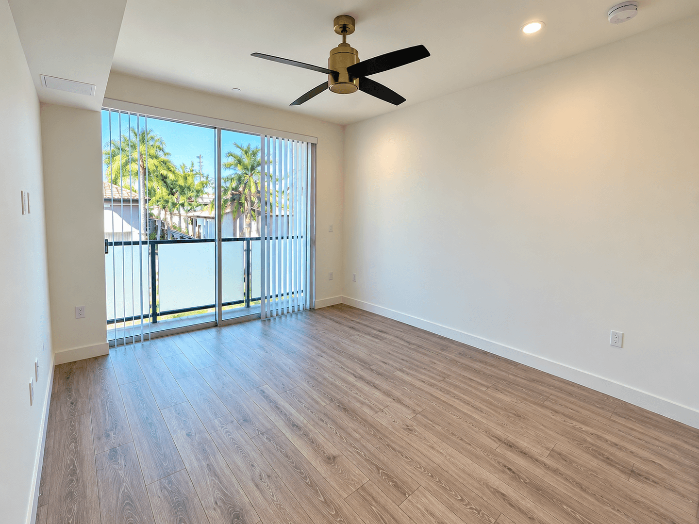 Los Angeles Apartment: 3355 Overland Ave.