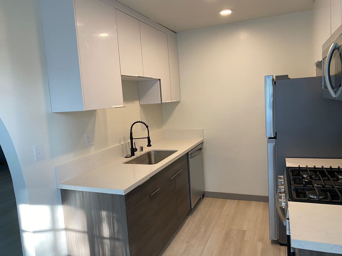 Los Angeles Apartment: 3631 Midvale Ave