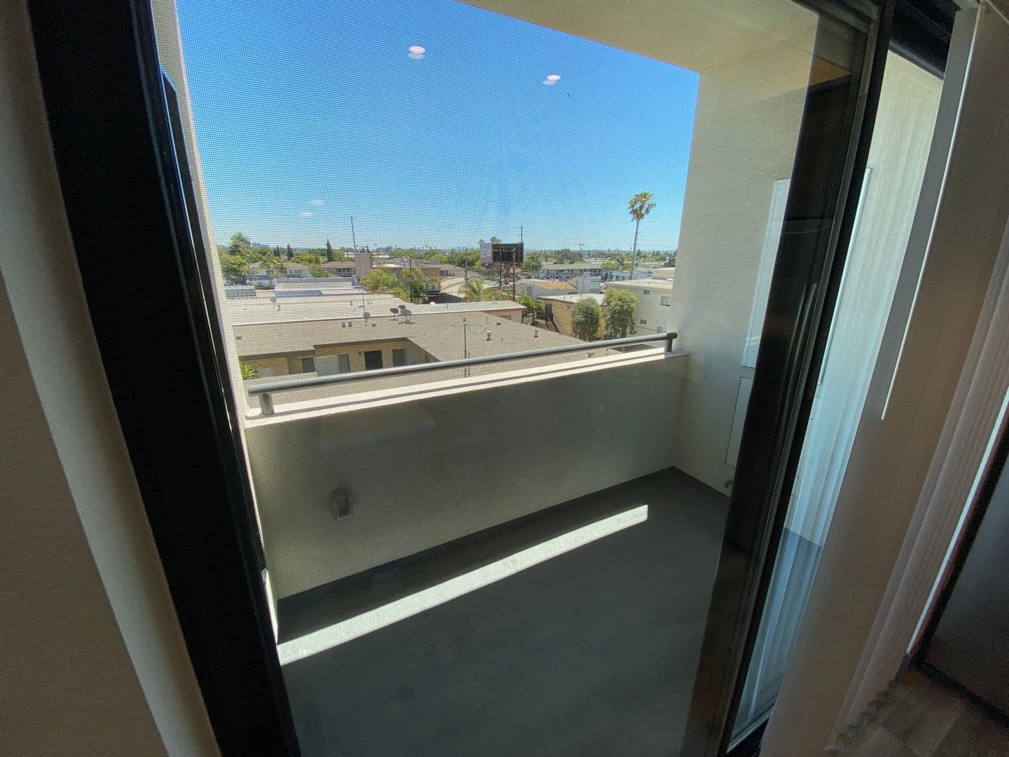 Los Angeles Apartment: 3743 Midvale Ave