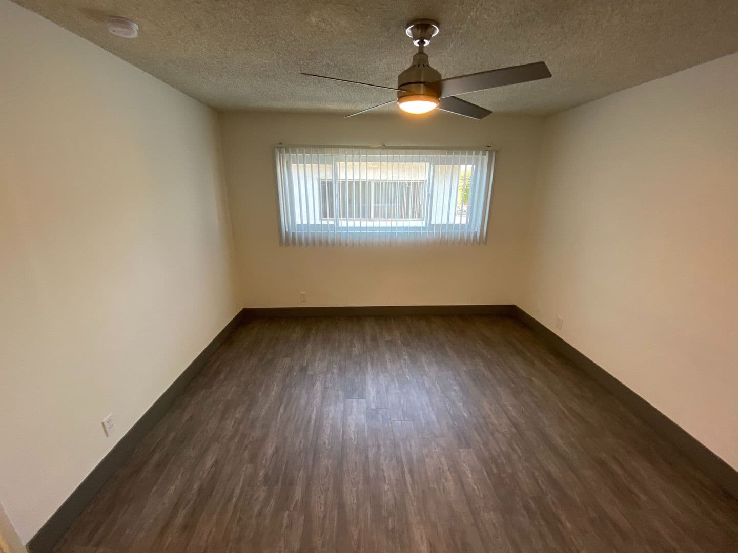 Los Angeles Apartment: 3611 Mentone Ave