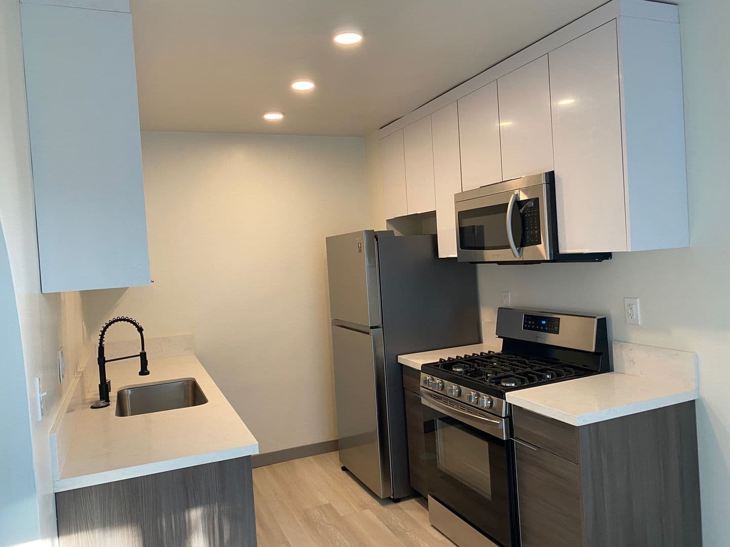 Los Angeles Apartment: 3631 Midvale Ave